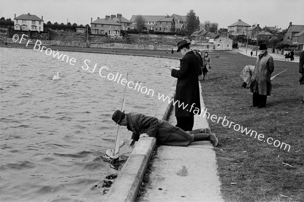 MODEL YACHT RACING ON THE LOUGH